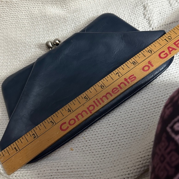 Hobo dark blue leather kisslock clutch optional chain - Picture 2 of 8